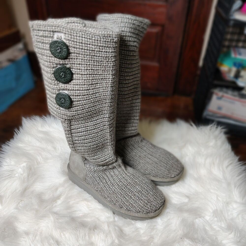 UGG Australia Boots Women’s 6 Grey Classic Cardy Sweater Knit